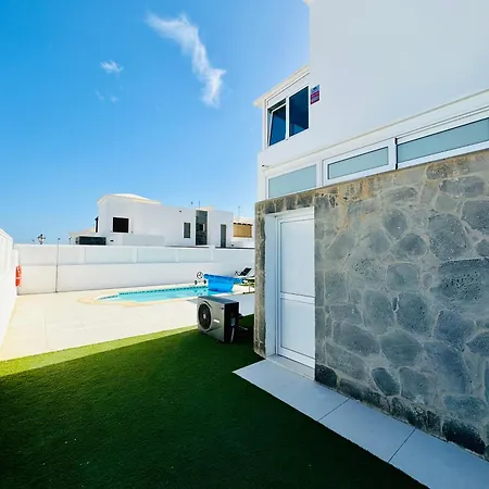 Cosy Manal With Heated Pool X Airco Villa *